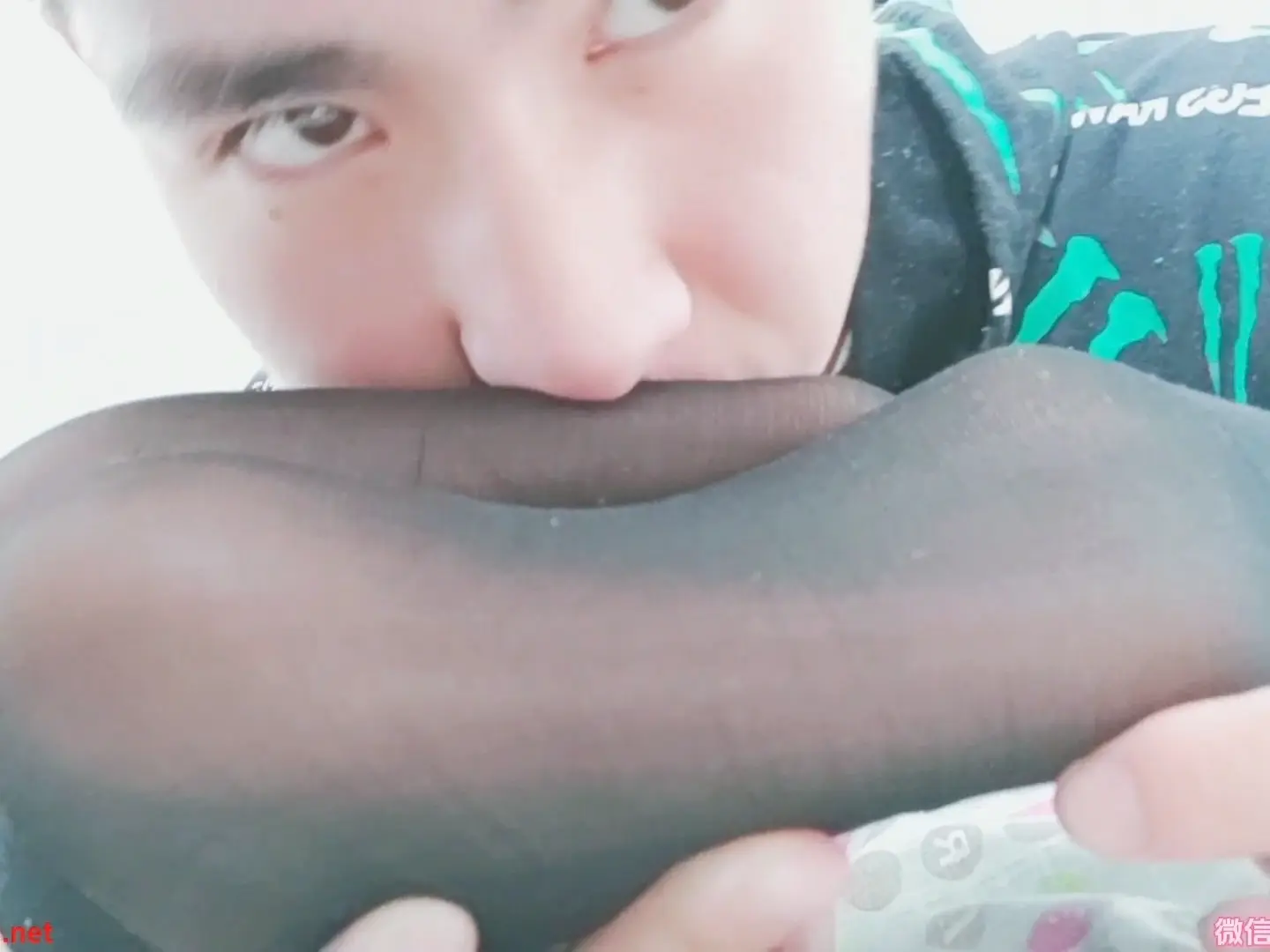 WB原创 约舔美女学生的黑丝嫩脚丫-TK剧场